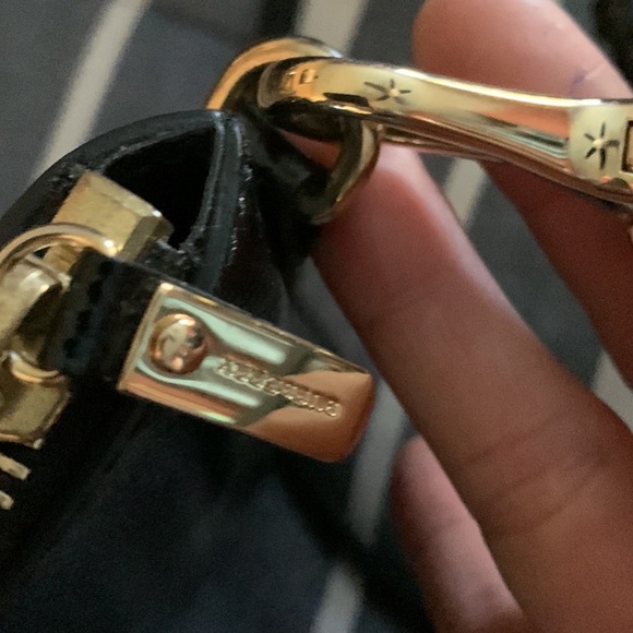 Burberry Black patent Leather Textured Shoulder Bag - Picture 13 of 16